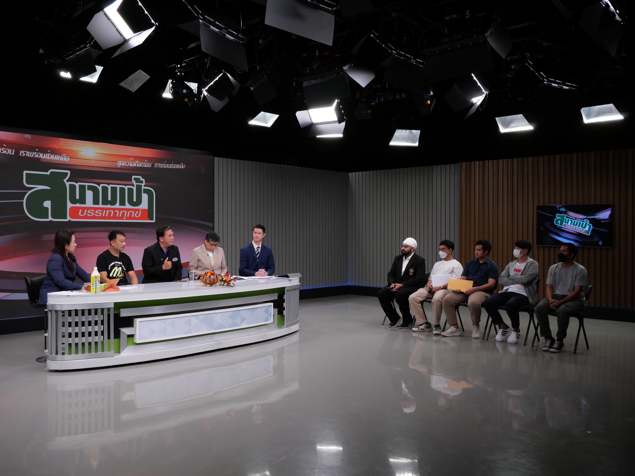 ทนายธนวิน ในรายการสนามเป้าบรรเทาทุกข์